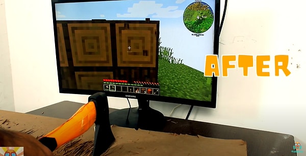 Ancak duruma biraz daha gerçekçi yaklaşan bir oyuncu işleri bir ileri seviyeye taşımaya karar vererek ortaya Minecraft için gerçek baltadan bir kontrolcü yaparak çıktı!