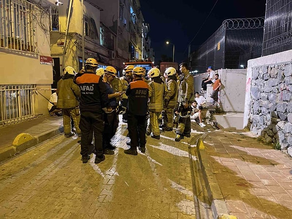 Eda Maden'in babası Musa Maden, ''Banyoya girdikten sonra bir kıyamet, gürültü koptu. Sonra baktım kızım aşağıya düşmüş. Ne olduğunu bilmiyorum, bina yıkılıyor zannettim, atladım kızımı aldım. 2-3 gün öncesinde de söyledik zaten, 'Tuvaletle ilgili bir sıkıntı var, bunu halledin.' dedik, 'Tamam hallederiz.' dediler. En sonunda başımıza bu geldi.'' dedi.