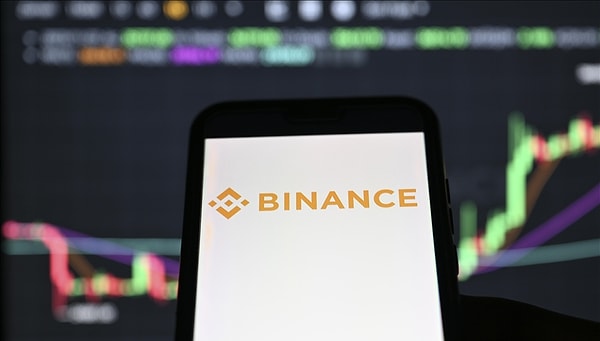 Binance’in bu kararı, İsrail Savunma Kuvvetleri’nin (IDF) talebi üzerine aldığı da iddialar arasında. Herhangi bir mahkeme kararı olmadan alındığı iddia edilen bu karar ise sosyal medyada büyük tepki çekti.