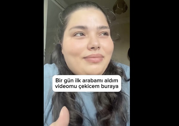 Kadın, Oğuzhan Alpdoğan'ın düğün günü arabası olmadığı için boş yer arayan aile videosunu izlerken, kendi çocukluğunu hatırladı.