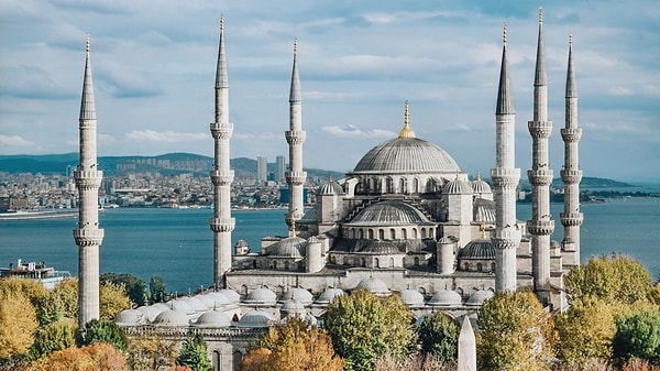 13. Osmanlı İmparatorluğu'nda "Sultanahmet Camii" olarak bilinen caminin diğer adı nedir?