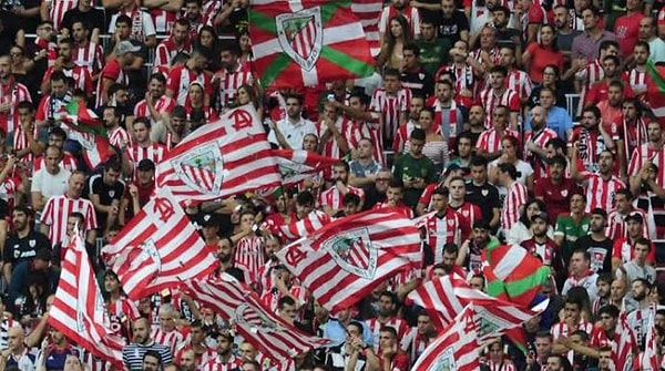 Athletic Club de Bilbao, Avrupa Ligi'nde iki temsilcimizin de rakibi oldu. Tarihi ve kimliği ile her zaman ayrı bir yere sahip olan Athletic Bilbao'nun geçmişten bu güne getirdiği "yabancı" oyuncu kuralı ise çok tartışılıyor.