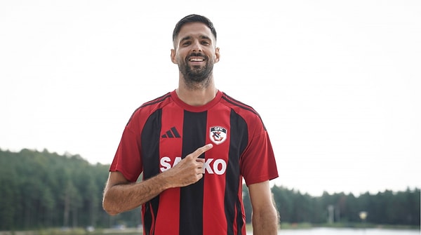 Bu yaz Gaziantep FK'ya transfer olan Kenan Kodro da babası Meho Kodro, diğer Bask takımı Real Sociedad'da forma giyerken bu bölgede doğduğu için Bosna Hersekli olmasına rağmen Bilbao'da forma giyebilmişti.