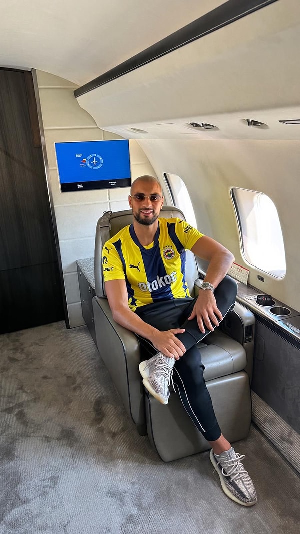 İstanbul'a gelen 28 yaşındaki futbolcu, sağlık kontrollerinin ardından kendisini Fenerbahçe'ye bağlayan sözleşmeyi imzalayacak.