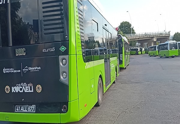 Yetkililer, siber saldırı ihtimali üzerinde dururken, Kocaeli Büyükşehir Belediyesi, Kocaeli Emniyet Müdürlüğü ve ilgili firma yetkililerinden oluşan kriz masası kuruldu.