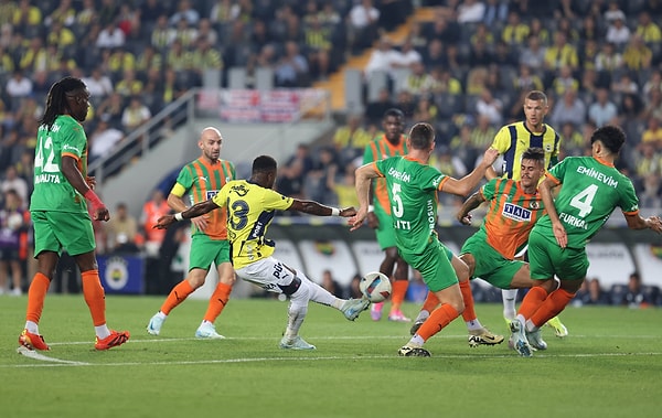 Trendyol Süper Lig’in 4. haftasında Fenerbahçe, sahasında Alanyaspor ile karşılaştı.