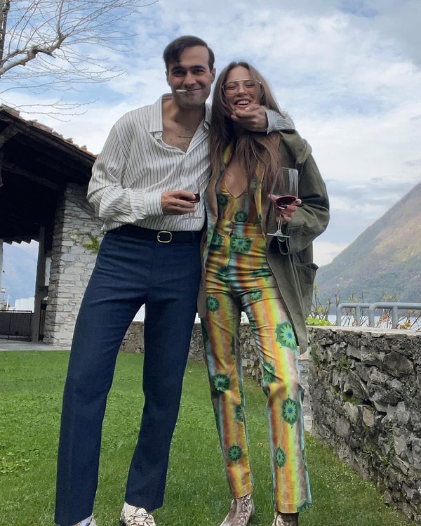 Serenay Sarıkaya, biricik aşkı Mert Demir'in yer aldığı pozları ilk kez Instagram hesabından post olarak paylaşınca gündem bir anda hareketlendi.