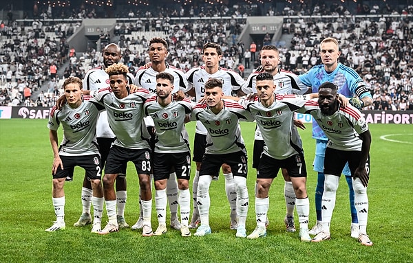 Yeni transfer Felix Uduokhai ilk kez on birde başlarken, Ernest Muçi de bu sezon ilk kez resmi bir maça ilk 11'de başladı.