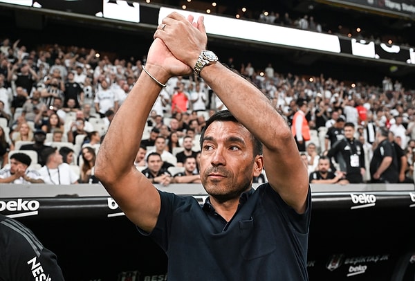 Beşiktaş, Giovanni van Bronckhorst önderliğinde ligde üçte üç yaparak puanını 9'a çıkardı.