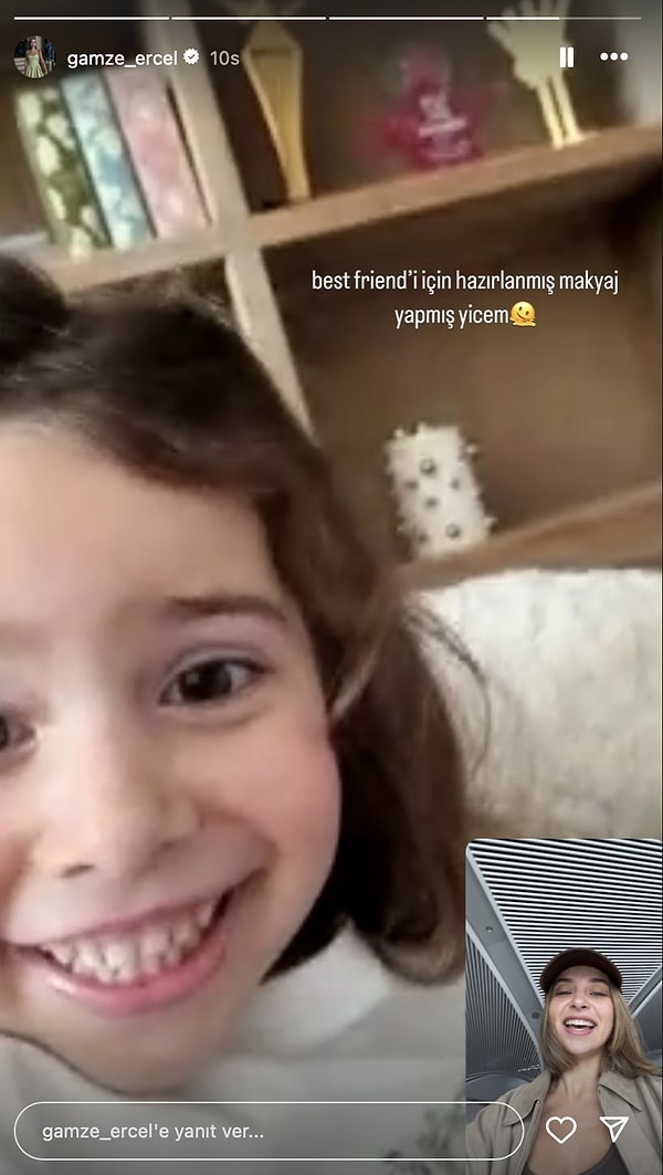 Minik Mavi, annesi ve teyzesi konser için yurt dışındayken best friend'ine hazırlandı! Makyajını ihmal etmedi.