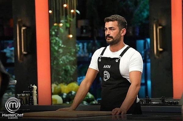 2. MasterChef Türkiye'de geçtiğimiz hafta eleme adayları konusunda bir miktar kırıcı anlar yaşandı. Muratcan ve Beril'in asla eleme adayı olmayışı izleyiciyi kızdırırken, potadan kurtulan Akın'ın sözleri dikkatlerden kaçmadı.