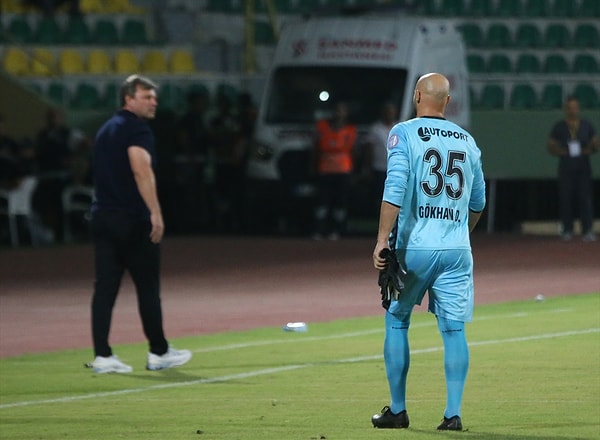 Hakem misafir takım tarafından ağır şekilde eleştirilirken, sosyal medyada da aşırı yorumlar gelmekte gecikmedi. Ancak Kocaelispor'un sağ beki Ahmet Oğuz da ilginç bir açıklamaya imza attı.