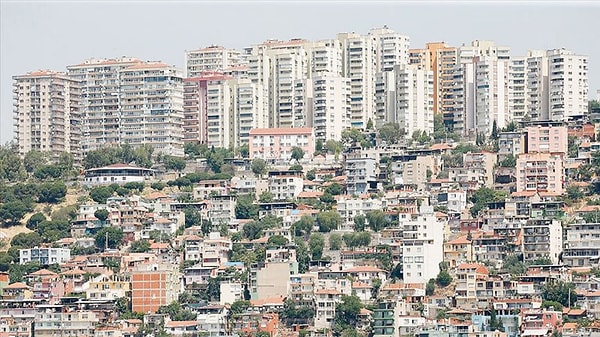 %25 zam sınırı konusunda ise iki cephe tamamen farklı bakıyor: Kiracıların yüzde 83'ü, yüzde 25'lik zam sınırının kaldırılmasını eleştirirken, ev sahiplerinin yüzde 65'i bu karardan memnuniyetlerini dile getiriyor.