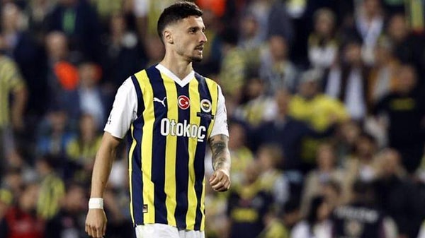 Rade Krunic anlaşmayı kabul etmesi halinde Kızılyıldız'la yeniden Şampiyonlar Ligi arenasına da dönecek. Belgrad ekibi Bodo Glimt'i Play Off turunda yenerek lige katılmaya hak kazanmıştı.