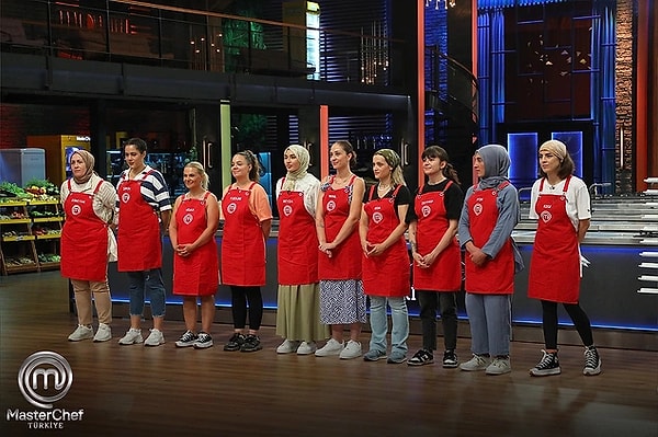 MasterChef'in dördüncü haftasında yarışmacılar kadınlar ve erkekler olarak iki gruba ayrıldılar.