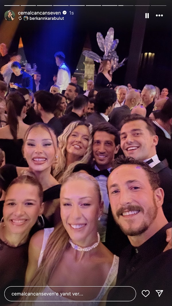 Cemal Can Canseven ve Survivor ekibi, gelin hanımla selfie çekmeyi ihmal etmedi.