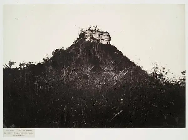 Chichen Itza'daki Maya tapınağı restore edilmeden önce işte böyle görünüyormuş.