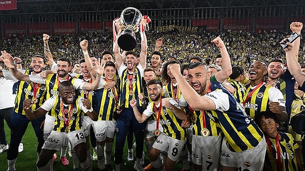 '3 Büyükler'den Fenerbahçe 19 oranla 7'nci sıradaki takımlar arasında kendine yer buldu.