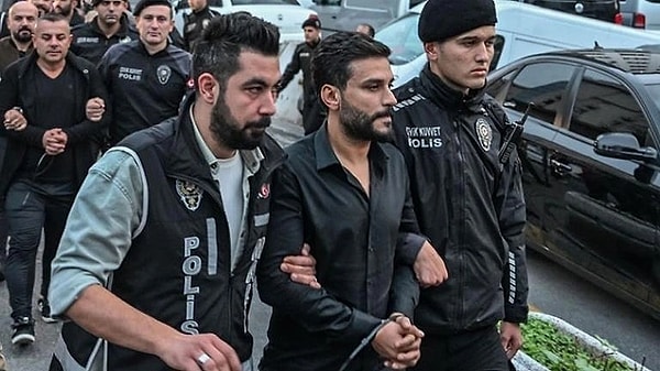 6 Eylül'de duruşmanın üçünücü günü, Engin Polat dahil tüm sanıkların tahliyesine karar verilmiş ve alınan karar sosyal medyada büyük tepkilere yol açmıştı. Akşam saatlerinde tahliyesi gerçekleşen Engin Polat'ın o sırada Dilan Polat'ı kendinden uzaklaştırması dikkat çekti.