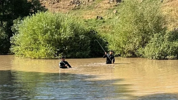 Tüm Türkiye Narin'den gelecek güzel haberi bekliyordu ama olmadı. Günlerdir aranan Narin Güran’ın cansız bedeni bu sabah saatlerinde bulundu.