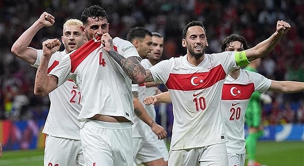 Barış'ın yokluğunda millilerin muhtemel ilk 11'i ise şu şekilde olacak: Mert Günok - Zeki Çelik - Çağlar Söyüncü - Abdülkerim Bardakçı - Mert Müldür - Kaan Ayhan- İsmail Yüksek - Arda Güler - Hakan Çalhanoğlu - Kerem Aktürkoğlu - Kenan Yıldız