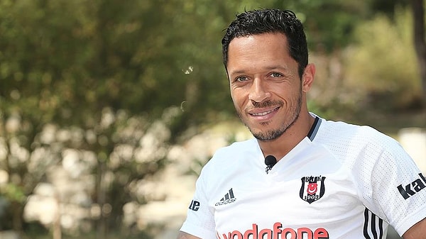 Adriano, Beşiktaş formasıyla 111 maça çıktı 4 gol attı, 11 asist yaptı. Beşiktaş'la bir kez de şampiyonluk kupası kaldırdı.