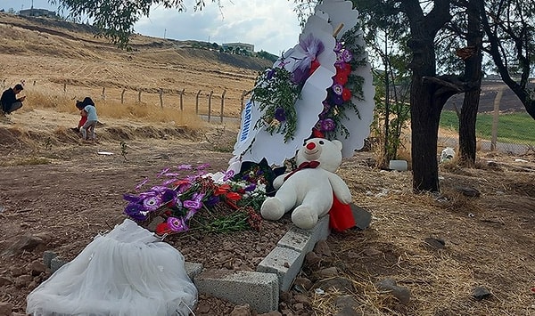 Laçin, "O köyde kız vermek yokmuş. Dışarıdan gelin gelirmiş ama dışarı gidemezmiş. O sebeple kız çocukları istenmezmiş" dedi. Ve inanasının gelmediğini durum böyleyse bunun orta çağında ötesinde bir "kabile" olduğunu söyledi.