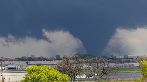 Tornado Alley, genellikle Kuzey Teksas’tan başlayarak Oklahoma, Kansas, Colorado, Nebraska ve Güney Dakota’ya kadar uzanan geniş bir alanı kapsıyor.