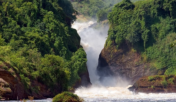 9. Uganda'da hangi dil konuşulmaktadır?