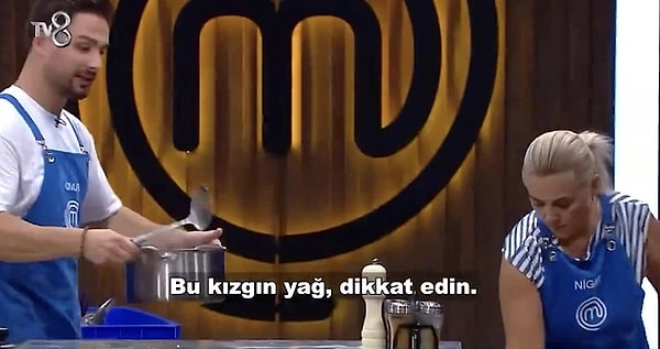 15. MasterChef Türkiye'de feci bir kaza yaşandı. Yeni bölüm fragmanında Onur'un kızgın yağ taşırken kayıp düşmesiyle diğer yarışmacılar panik oldu. Fragmanda Onur'un yüzü ve ellerinin yandığının söylenmesi izleyicileri meraklandırdı.