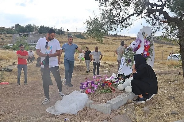 ''Bir şey saklamama konusunda ikna etmeye çalıştım. Kendisi bunun bir iftira olduğunu söyledi. Nevzat ve Salim her zaman birlikte gezerler. Sık sık görüşürlerdi. Dost olduklarını biliyorum. Eşimin Arif'e karşı bir kin kıskançlığı yoktu. Aralarında husumet de yoktu. Eşim neden Narin'e böyle bir şey yaptı bilmiyorum. Narin'in araç içerisinde DNA'sının bulunması ile ilgili bilgim yok. Bu araç içerisinde yapılan incelemede Narin'e ait DNA profili tespit edilmiş. Narin'in kaybolduğu gün de aracı eşim Salim kullandı. Gün boyu araç eşim Salim'deydi. Narin'de 8 yaşında olduğundan ve araba süremeyeceğinden dolayı eşim Salim Güran'dan şüphelendim. Zaten eşim bu sebeple tutuklandı."