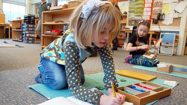 Montessori’nin belki de en sevilen tarafı, çocuklara özgür seçim yapma fırsatı sunması.