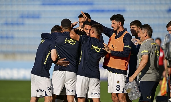 Fenerbahçe, zor geçmesi beklenen maçta 39 dakikada işi çözdü. Saint-Maximin'in şık plase golüyle 22.dakikada öne geçen Fenerbahçe maçta üstünlüğünü son düdüğe kadar hissettirdi.