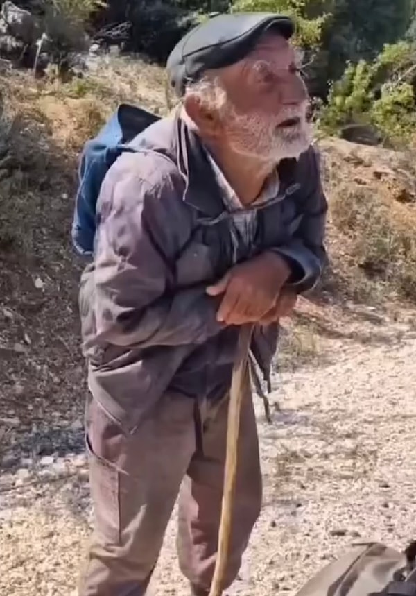 Gezginlerin öğretmen olduğunu öğrenen tatlı amca, onlara mesleklerinden dolayı arabayı yakıştırmıştı.