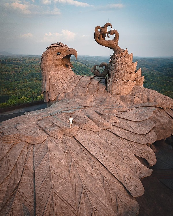 The world’s largest bird statue. It is 61 meters long, 46 meters wide, and 21 meters high.