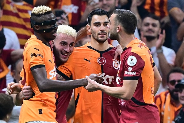 Galatasaray hafta sonu Rizespor'u rahat geçerken derbi öncesi de moral depolamaya devam ediyor. Şampiyonlar Ligi Play-Off maçı sebebiyle ertelenen Gaziantep FK maçına çıkacak olan Galatasaray hata yapmak istemiyor.