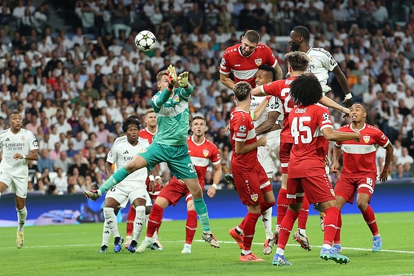 UEFA Şampiyonlar Ligi'nin ilk haftasında Arda Güler'in formasını giydiği Real Madrid, Alman ekibi Stuttgart'ı konuk etti.