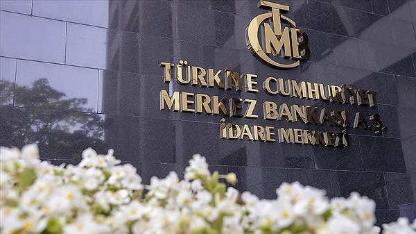 Türkiye Cumhuriyet Merkez Bankası (TCMB) eylül faizi yüzde 50'de sabit tuttu. Bugün saat 14.00'te açıklanan bu verilerin ardından gözler döviz kurlarına çevrildi. Peki faiz kararına dolar/TL nasıl tepki verdi?