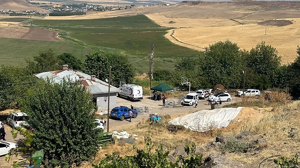 DW Türkçe'nin aktardığına göre, Narin'in kaybolduğu ihbarı üzerine köye giden jandarma ekipleri en başından beri Narin'in ailesinden şüphelendi. Görevli bu nedenle, gözaltına alınanlara can güvenliğinin korunacağı garantisi verilerek tanık koruma programının teklif edildiğini söyledi. Ancak köyde kimse bu teklifi kabul etmedi.