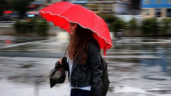 Karadeniz Bölgesi: Bölge genelinin sağanak yağışlı geçeceği tahmin ediliyor. Yağışların Sinop ve Kastamonu kıyılarında kuvvetli olması bekleniyor.