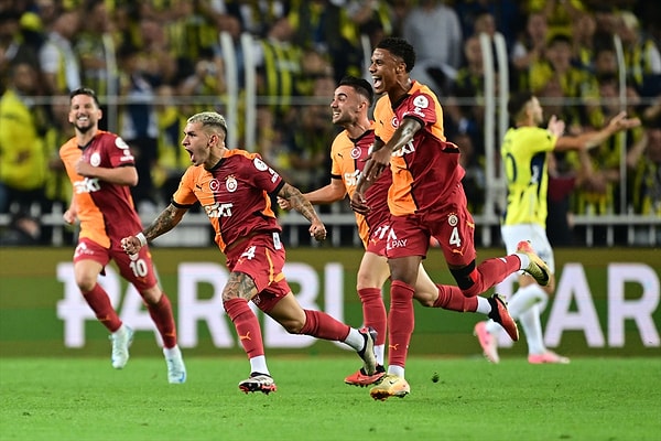 20.dakikada Torreira'nın şık vuruşu direkten Livakovic'e çarptı ve top ağlara gitti. Livakovic'in kendi kalesine attığı gol olarak kayıtlara geçen golle Galatasaray 1-0 öne geçti.