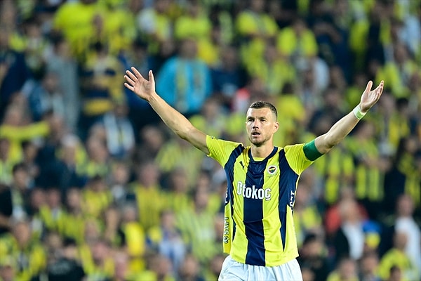 Fenerbahçe, Galatasaray'a Edin Dzeko'nun ayağından bulduğu golle karşılık verirken maçtaki tek golünü Fenerbahçe penaltıdan kaydetti.