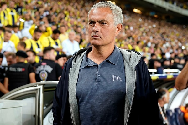 Çakar, devre arasında Ali Koç'un soyunma odasına indiğini ve Mourinho ile tartıştığını, Portekizli teknik adamın da bu yüzden maç sonunda stadyumdan özel aracıyla ayrıldığını ifade etti.