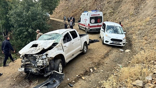 Muş Valisi Avni Çakır, kazada 5 kişinin de yaralandığını ve birinin durumlarının ağır olduğunu duyurdu.