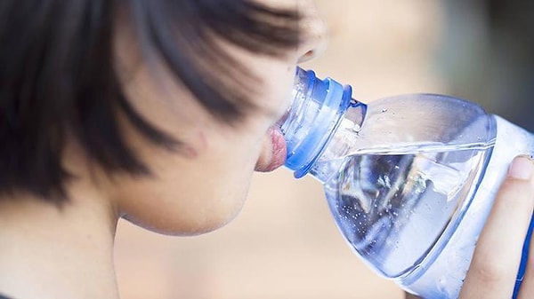 Bilimsel araştırmalar, bu maddeden kaynaklanan sorunların ciddi sonuçlar doğurabileceğini gösteriyor. Bisfenol A (BPA), östrojen hormonunu taklit eden bir kimyasal olarak biliniyor.