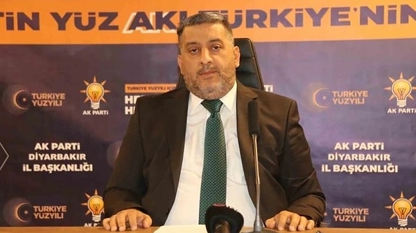 AK Parti Diyarbakır İl Başkanı Mehmet Raşit Ocak isim değişikliğine şu sözlerle tepki gösterdi: "Bu tür girişimler, toplumda ayrışmayı ve kutuplaşmayı artırır. Bundan eminiz ki gönüllerde taht kurmuş ve hala duvarlarında fotoğrafı asılı bulunan Okkan'ın isminin spor kompleksinden kaldırılması her kesimden Diyarbakırlıları derinden yaralayacaktır. Bir an önce bu yanlıştan dönülmesini istiyoruz."