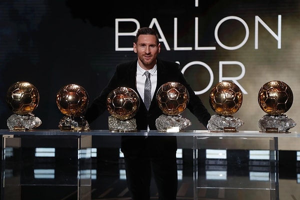 Daha önce Messi ve Ronaldo arasında geçen yarışlarda doğru tahminler ya da sızıntılarla haber yapan Marca'nın bu haberi de dünya basınında günün konuşulanları arasında yerini aldı.