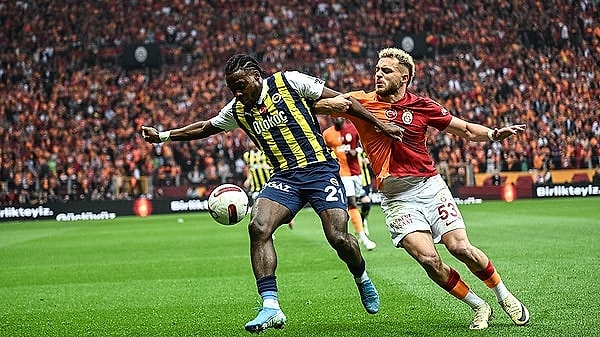 Derbide Galatasaray deplasmanda Fenerbahçe'yi 3-1 yenerek puan tablosunda 5 puanlık bir avantaj yakalarken bu sonuç borsada da kendini gösterdi.