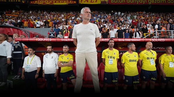 Camia içinde Mourinho'nun oynattığı futbol eleştirilse de yüksek sesli itirazlar derbiye kadar duyulmuyordu. Ancak derbi mağlubiyeti işleri değiştirdi.