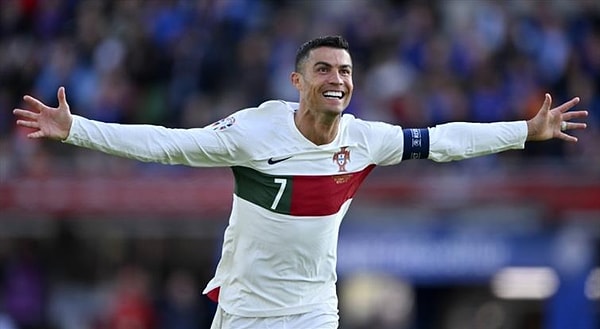 Ronaldo, kısa süre önce açtığı YouTube kanalında attığı en güzel golleri değerlendirdi. Zirvede ise tanıdık bir isimle iş birliği vardı.